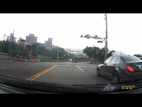 馬路三寶--快車道逆行的小孩