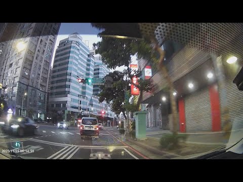 【2198-YM】轉彎未打方向燈 (已舉發)