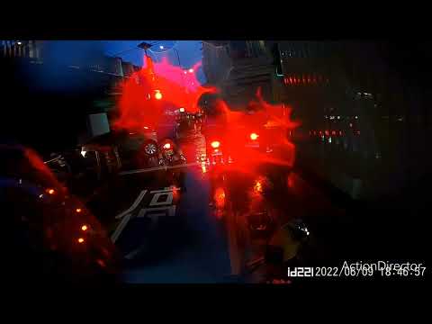 兩位怎不喊個1.2.3.GO～要同時起步 這樣畫面才比較好看XD 