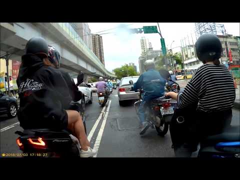 三寶突然停在路中間？