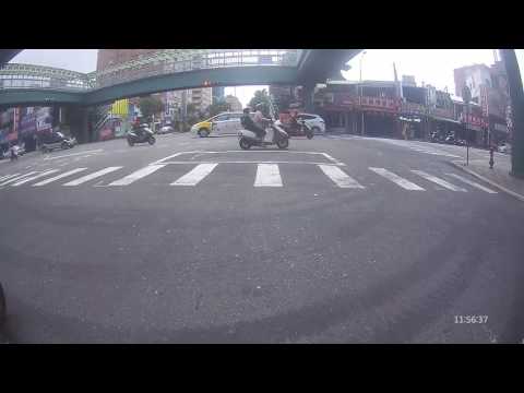 請選畫質1080P-T35實拍樹林區大安路132巷口跟違規機車擦撞