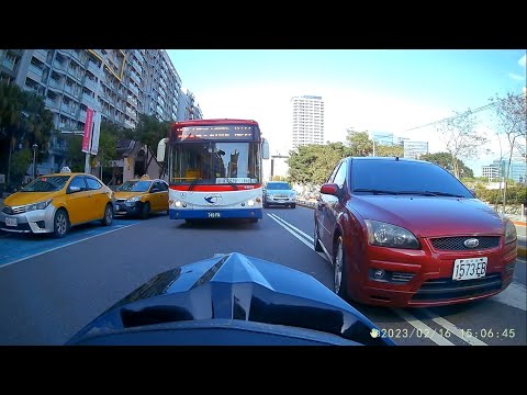 【1573-EB】違規跨越雙白線 (已舉發)