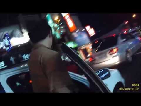 三寶路中開車門