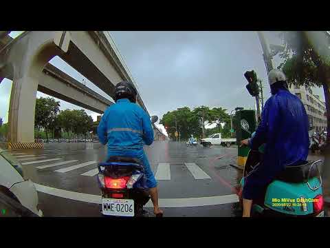 三寶日常 1:23 楠梓阿伯闖紅燈.沒再怕的(請調低音量)