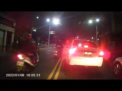 大家都趕時間？不願意等、不願意排隊～ 一堆逆向的機車