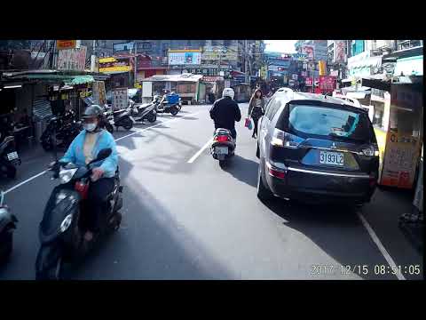 12 15 車子臨停擋住行人動線及視線就有發生車禍的可能性