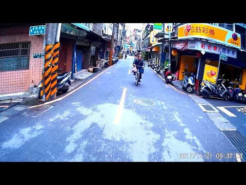11 21 三寶騎腳踏車逆向不讓