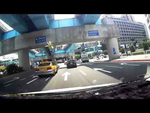 林口文化一路 黑車無減速闖紅燈肇事