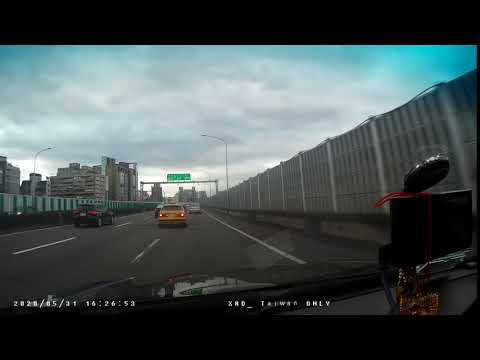 【531-2G】計程車號變換車道未依規定使用方向燈