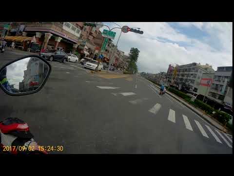 闖紅燈還一臉問號的老三寶...