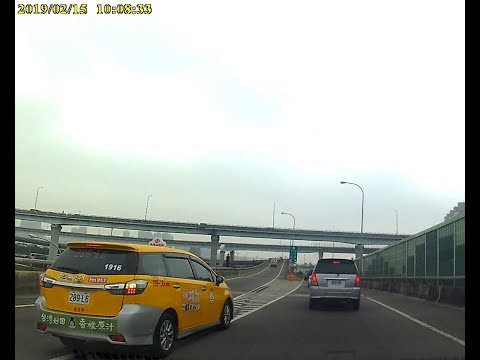 【289-L6】計程車號插隊、違規行駛槽化線及路肩