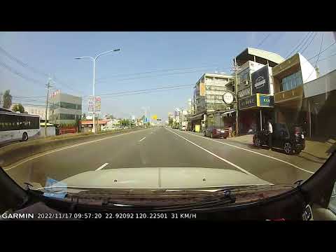 三寶阿伯騎腳踏車 闖紅燈