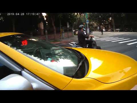 駛妹日常別怪Uber生意好 逼逼逼佔用機車停等區