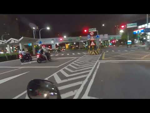 馬路三寶靠夭逆啦（注意聲音）