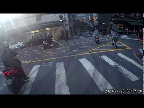 11 26 硬要闖紅燈