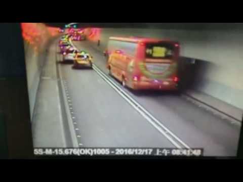 可惡計程車司機  雪山隧道變換車道害車禍  塞車回堵超過7公里