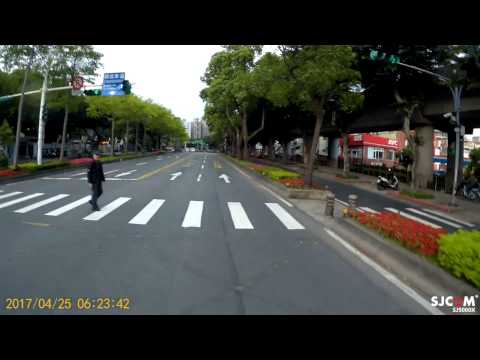 (道路三寶系列)清晨阿伯霸氣闖紅燈過馬路