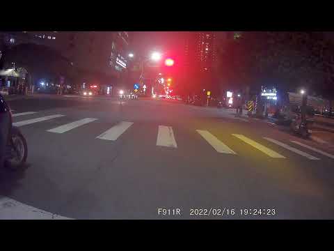 闖紅燈轉彎的禮物