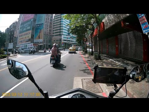 【711-5G】轉彎未打方向燈 (已舉發)