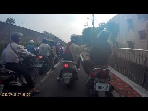 《三寶日常》排隊就好好排隊，不要突然想到就彎出來！