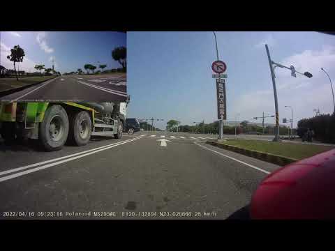 闖紅燈左轉停在斑馬線上擋住車道