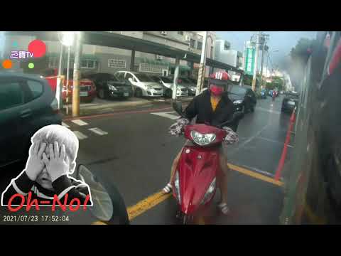 雙載三寶逆向，還大言不慚的屁股拍拍離開，好棒棒的示範，立即教育還不削離去。