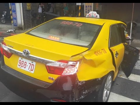 【988-7D】計程車號違規搶快左轉釀車禍