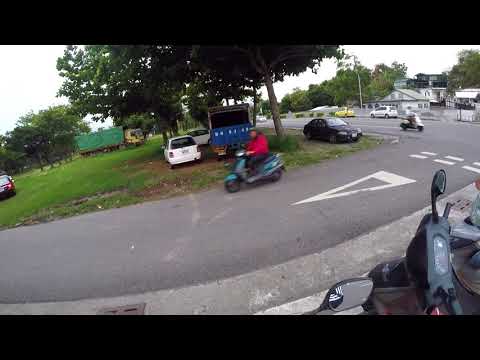 機車安全帽上裝設卻被路人挑釁