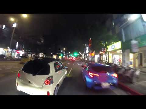 闖紅燈 | 轟轟轟～看到紅燈不闖很難過！