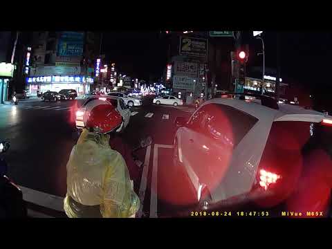 白目BMW三寶紅燈超線停車被警察吼倒退
