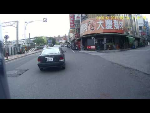 三寶騎腳踏車逆向行駛