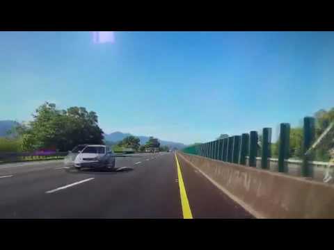 分隔島那麼大一個都隔不了駕駛想逆向的決心