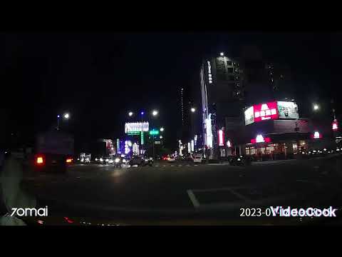 多元化計程車，這台有夠垃圾，紅燈違規迴轉，是在急什麼。沒紅色大貼紙就任意違規。