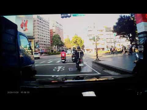 馬路 斑馬線，禮讓行人。