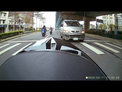 【9157-T7】變換車道未打方向燈 (已舉發)