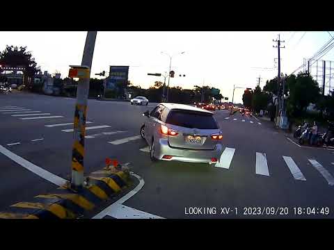 慢車道闖紅燈違規迴轉