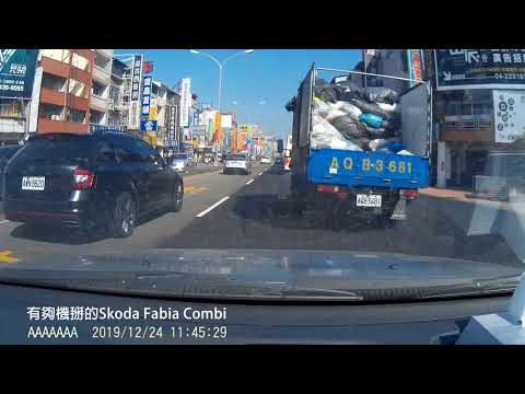 雞巴車左轉道硬擠直行車道