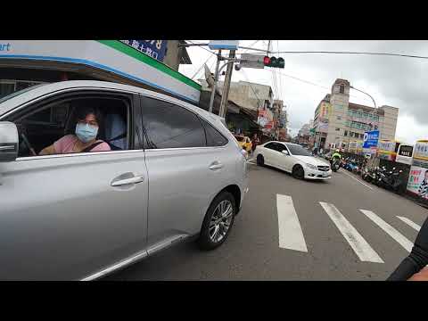 三寶大媽表示沒看到我才闖紅燈 ＃三寶 ＃闖紅燈