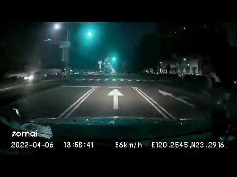 又是逆向還開在公車道  嘉義市世賢路