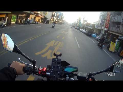 三寶不分國籍...遇到這種沒車牌撞到你，頭真的會很痛