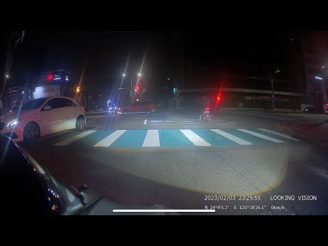 03 Taiwan 台中 南屯 惠中路二段 賓士大爺差點就逆向開過去，還好最後有發現，錄得清 | Looking Vision 500 幻視