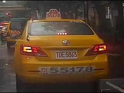 【TDE-3863】計程車號變換車道未依規定使用方向燈