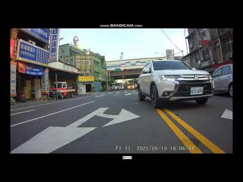 桃園中壢三寶-1090四輪爺就是我行我素，跨雙黃線、逆向、闖紅燈