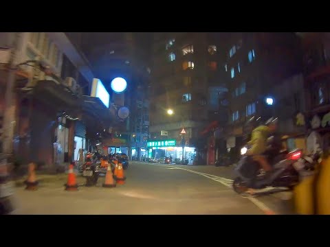 碧潭逆向載小孩三寶