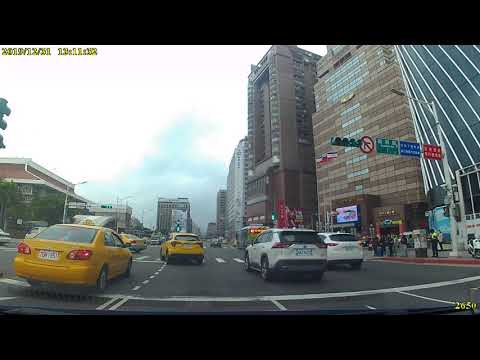 【TDS-0371】計程車號左轉彎未依規定使用方向燈