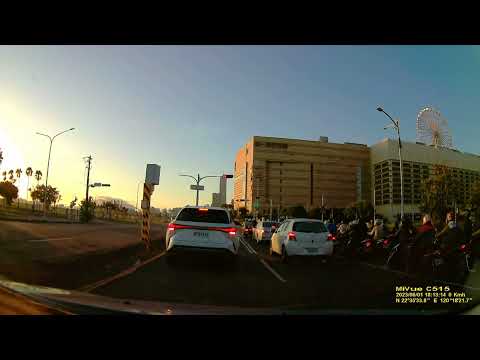 下午18:14 夢時代 輕軌 救護車