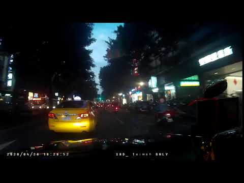 【666-E3】計程車號變換車道未依規定使用方向燈