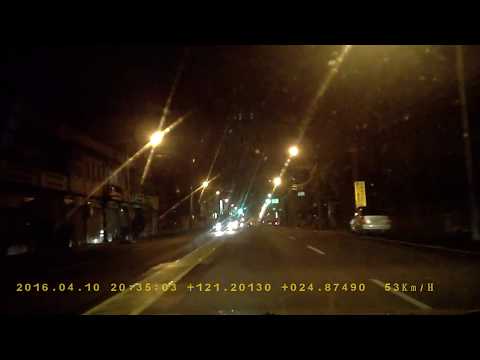 【385-JJ】遊覽車夜間闖紅燈路口耍白痴PICT2247