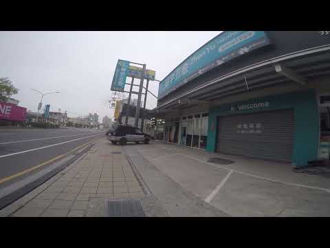 台南行人地獄日常到底是停車場還是人行道