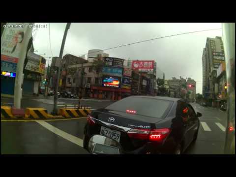 三寶出沒再佔用左轉車道啊？遇到壞人了吧